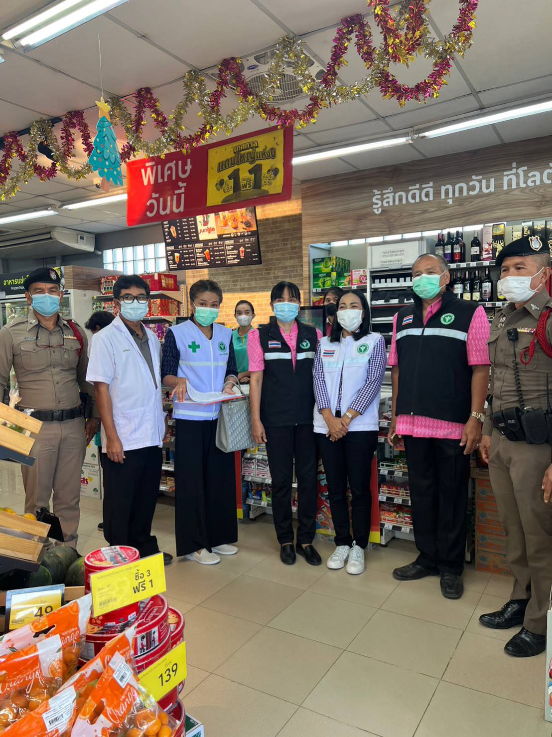 ดำเนินการตรวจเตือน ประชาสัมพันธ์ เฝ้าระวังและบังคับใช้กฏหมายพระราชบัญญัติควบคุมเครื่องดื่ม แอลกอฮอล์ พ.ศ. ๒๕๖๑ ช่วงเทศกาลปีใหม่ ปี ๒๕๖๖